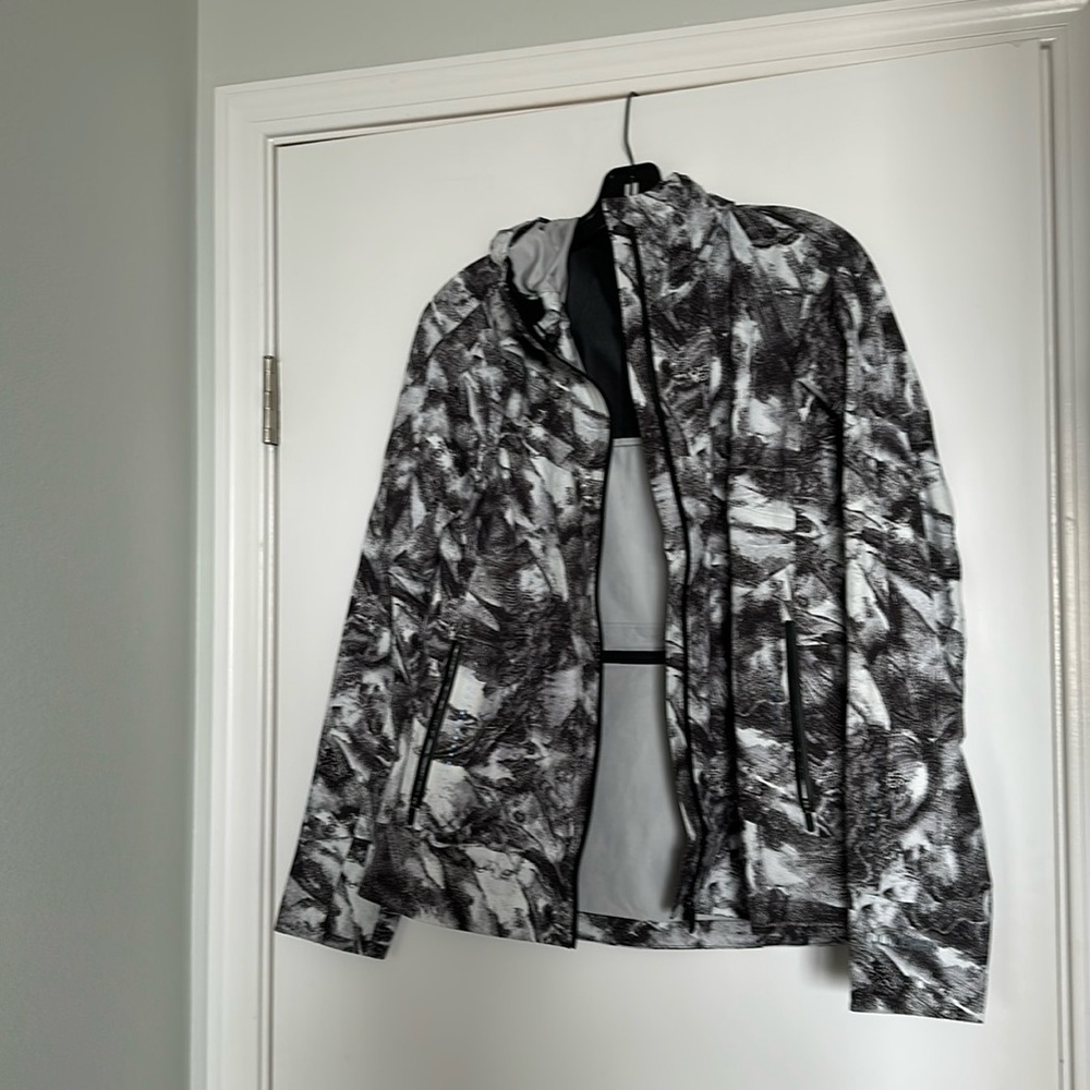 Lululemon Women's Jacket Size 8